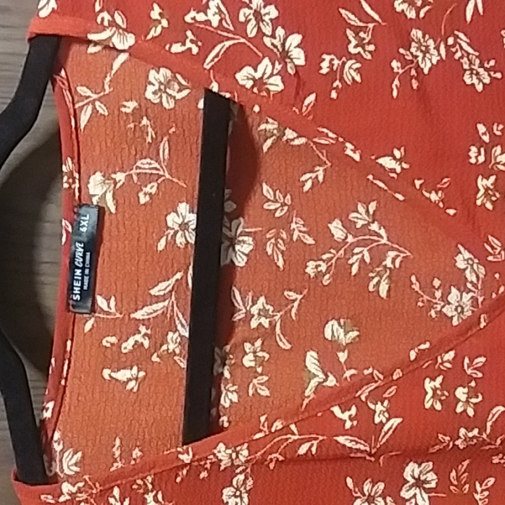 Shein Curve floral Crossover tie back top - Picture 2 of 7